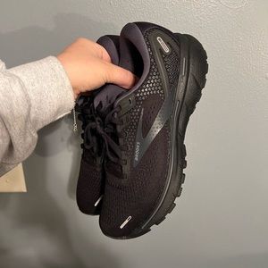 Women’s Brooks Tennis Shoes